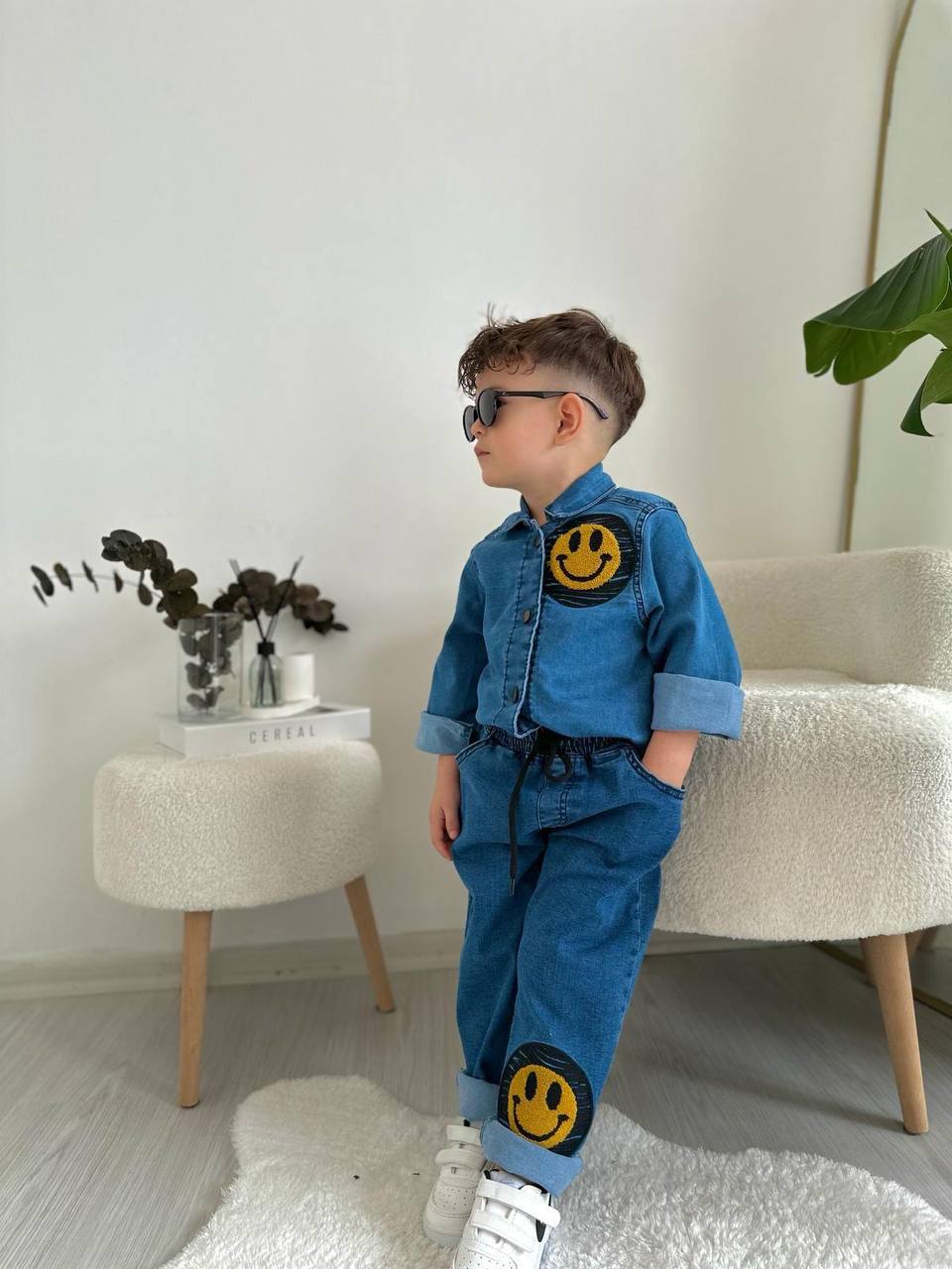 Gülücüklü Erkek Kot Takımı